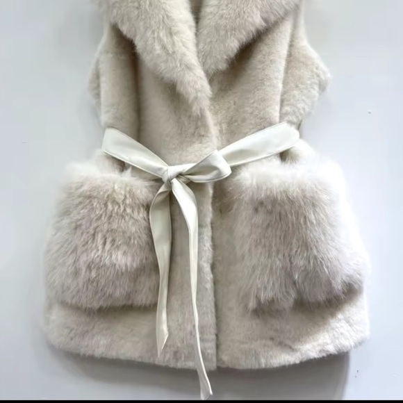 Real Fox Fur Vest With Large Pockets & Tie
$225 $398 - Picture 3 of 4